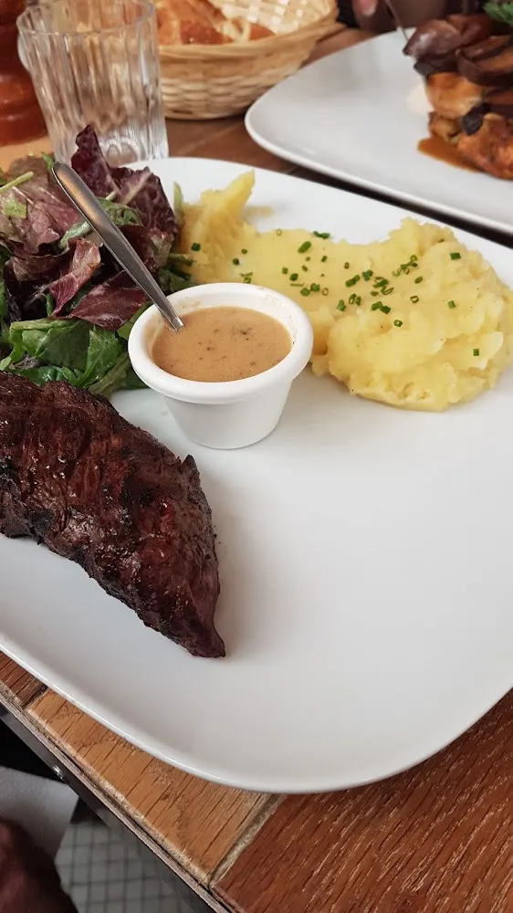 Bavette D'aloyau Griller Sauce Au Poivre